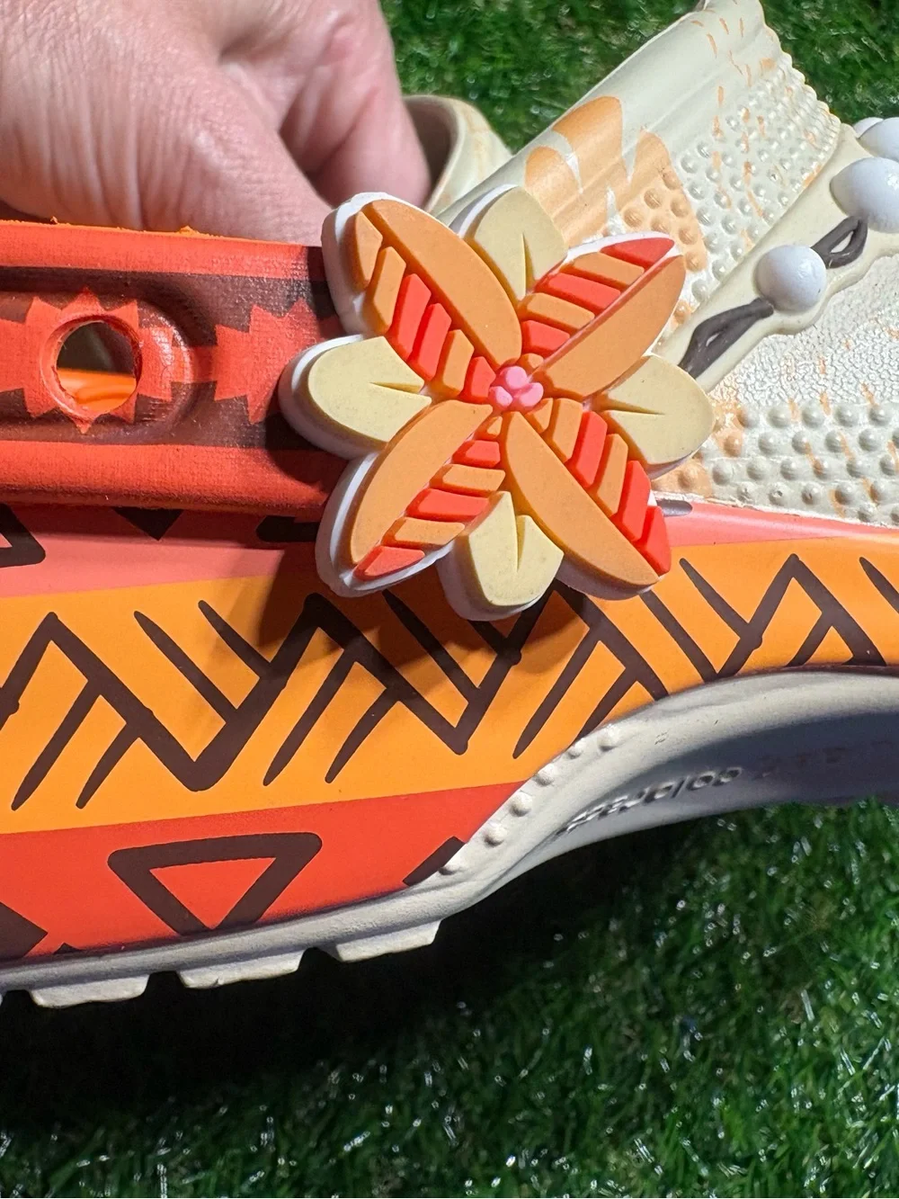 Disney x Crocs Kids Cream & Orange The Ocean Chose You Clog gibits included